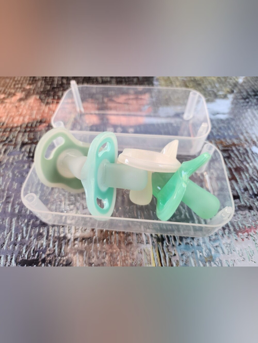 Tommee Tippee Ultra-Light Silicone Pacifier, 0-6 Months - Pack of 4